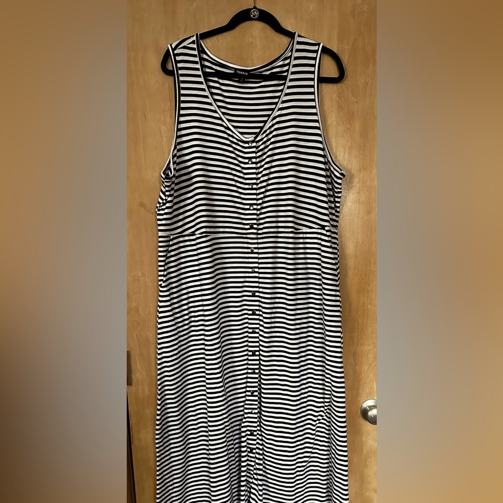 MIDI dress with pockets